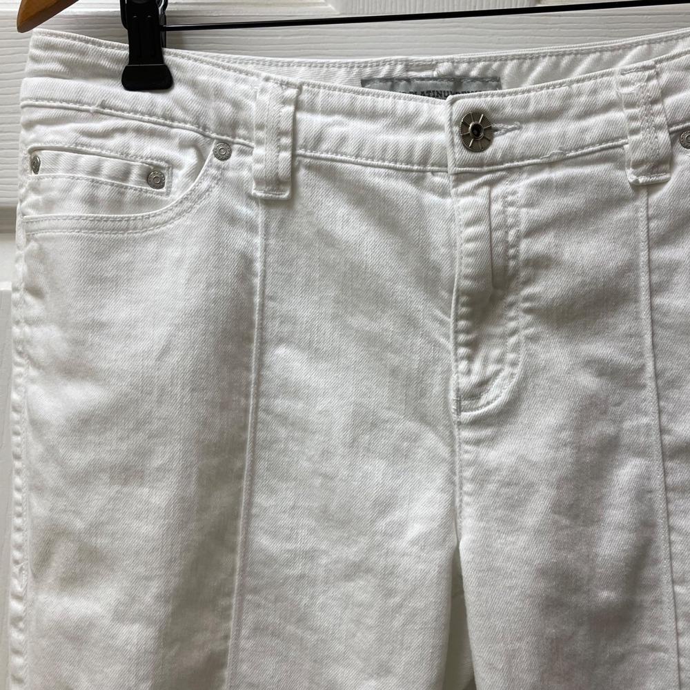 Chico's Women's Sz 1.5 (10) Platinum Denim White Pintuck Cropped Jeans Stretch